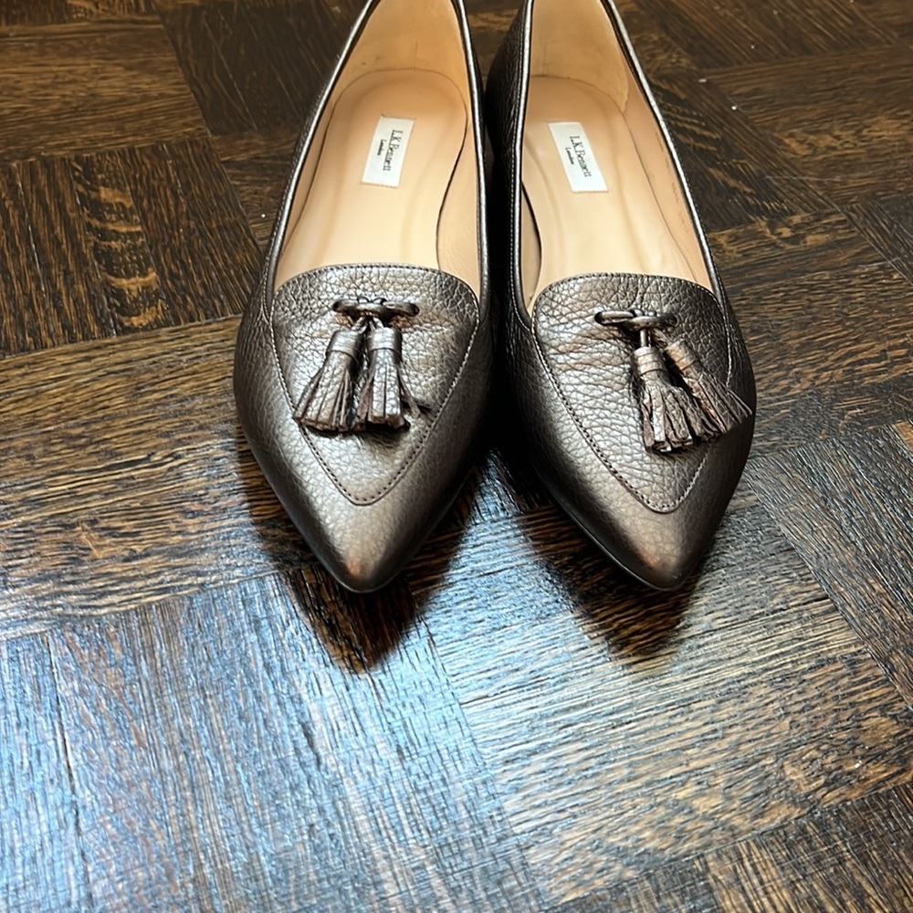 LK Bennett flats in silver with pointed toe size 39.5